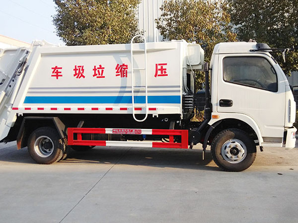 東風(fēng)多利卡壓縮式垃圾車(chē)5-6方