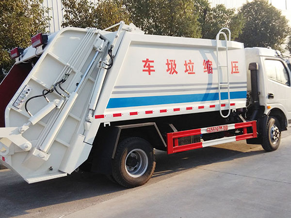 東風(fēng)多利卡壓縮式垃圾車(chē)5-6方