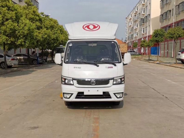 東風(fēng)途運(yùn)2600mm掃路車（0.8方水罐，1.7方塵罐）