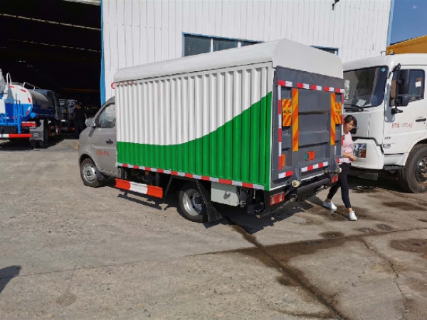 長(zhǎng)安國(guó)六密閉式桶裝垃圾車