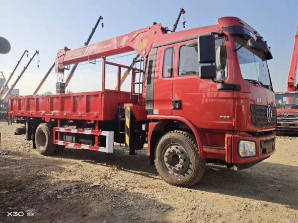 陜汽軒德單橋8噸隨車吊