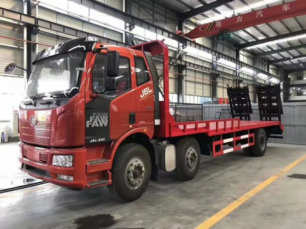 解放J6前四后四挖機(jī)平板拖車(chē)