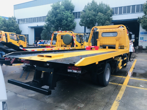 東風(fēng)D9一拖二清障車(chē)