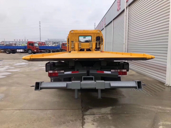 東風(fēng)D9一拖二清障車(chē)