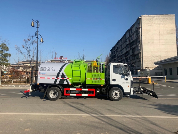 東風多利卡8方道路養護車,清洗車價格