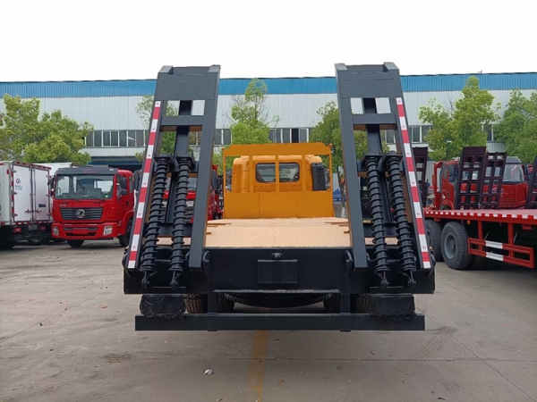 國六重汽豪沃單橋平板運(yùn)輸車