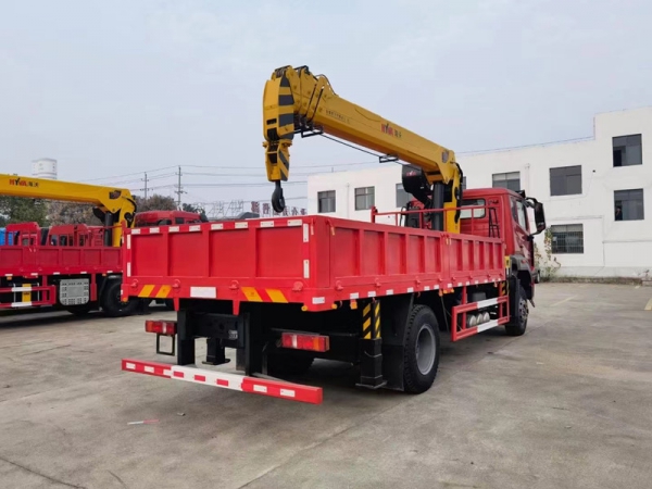 重汽豪沃8噸隨車吊