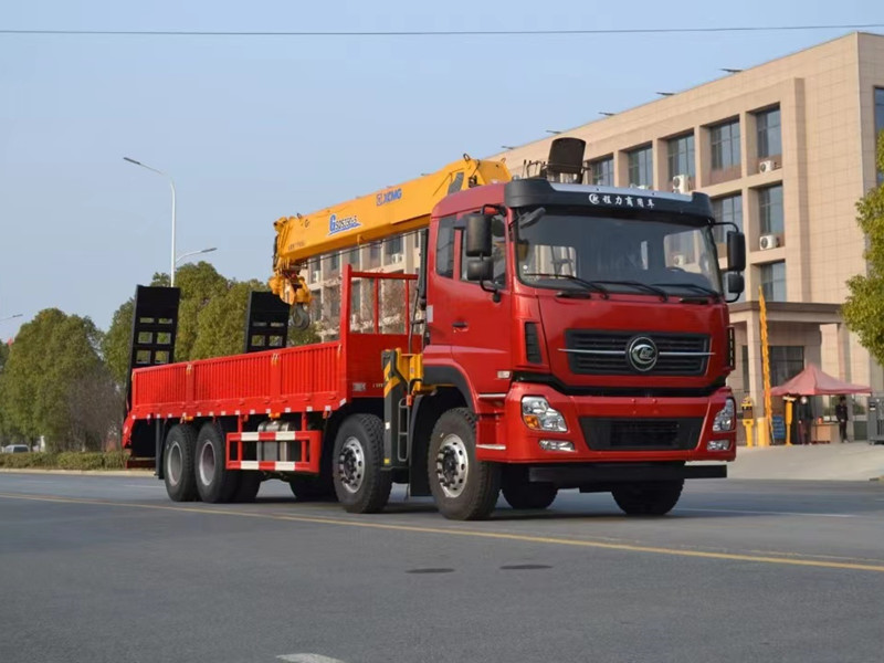 程力前四后八14噸隨車吊平板車