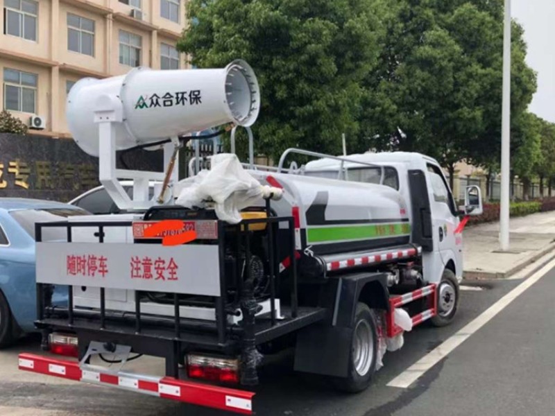 東風途逸藍牌灑水車