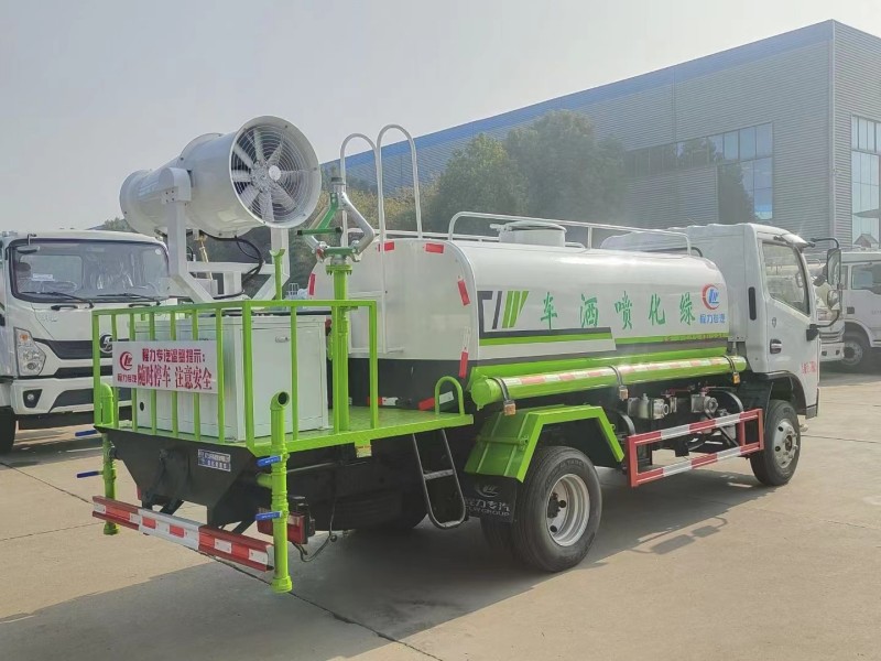 小多利卡5噸綠化噴灑車，30米打藥車