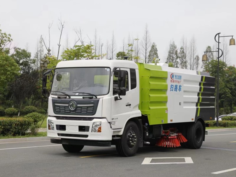 東風天錦掃路車（4方水罐8方塵罐）